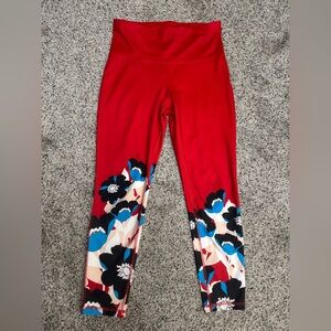 Xersion Red Floral Cropped Fitted Leggings Size M GUC